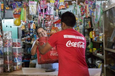 Coca-Cola celebra apoyar el empoderamiento de 5 millones de mujeres