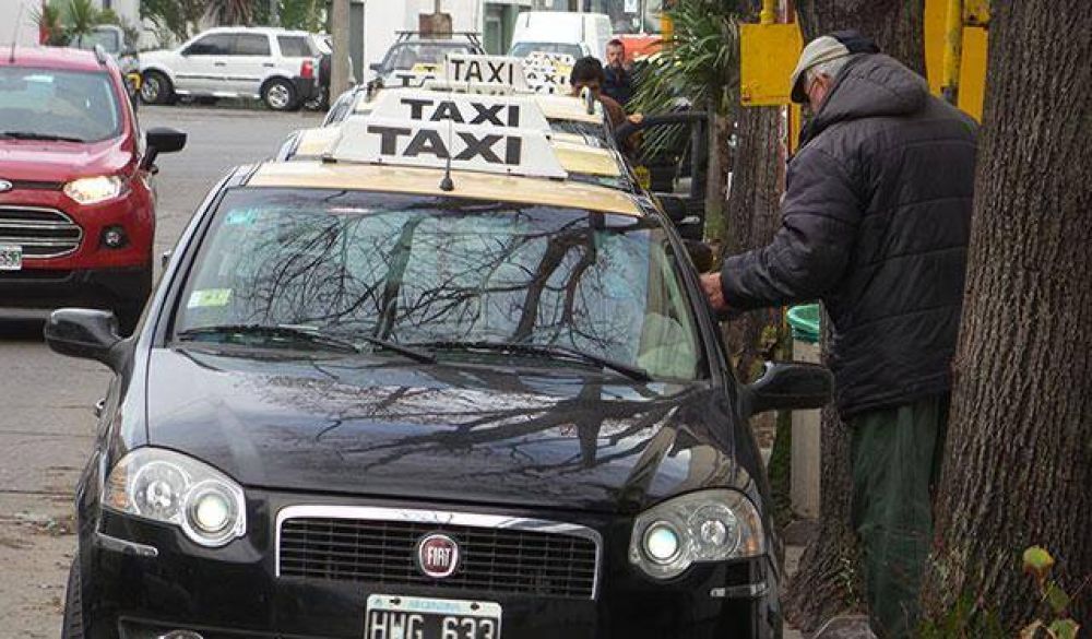 Taxistas y remiseros se reunieron con las nuevas autoridades policiales “ante el creciente aumento de los asaltos”