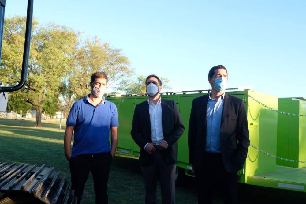 El ministro Cabandi entreg maquinaria para la gestin integral de residuos en Mercedes