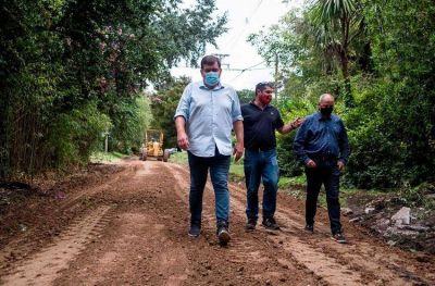 El Municipio realiza engranzado de calles en distintos barrios de la ciudad