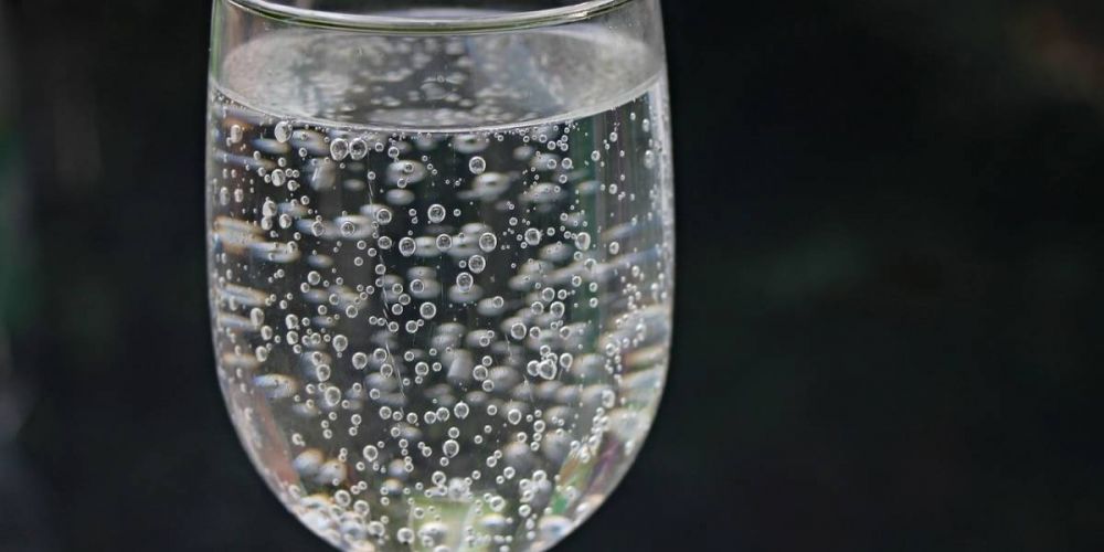 Ciencia: cules son las verdaderas diferencias entre el refresco y el agua mineral?