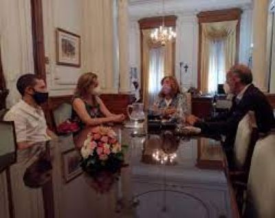 La Unne y la Fundaci�n Manos Verdes trabajar�n juntas para mejorar proyectos de reciclaje