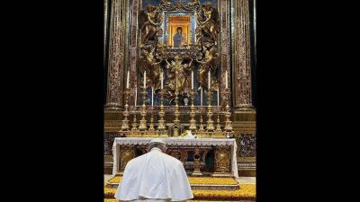 La acci�n de gracias del Papa Francisco en Santa Mar�a La Mayor a su regres� de Iraq