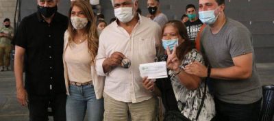 Ferraresi, Chornobroff y Sierra entregaron documentos de ampliaci�n de derechos a m�s de 60 vecinos de Avellaneda