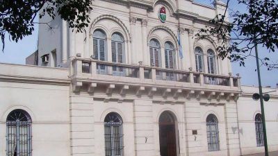Robaron cajones de gaseosas de un cami�n y fueron detenidos