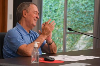 Schiaretti entreg� escrituras sociales en barrio Ciudad de Mis Sue�os