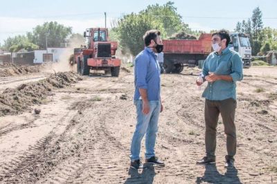 Ralinqueo recorri� la obra de lotes con servicios para 46 familias
