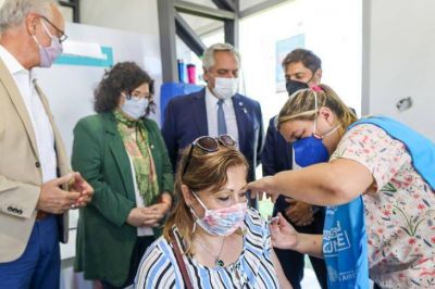 Fern�ndez recorri� un vacunatorio en Avellaneda