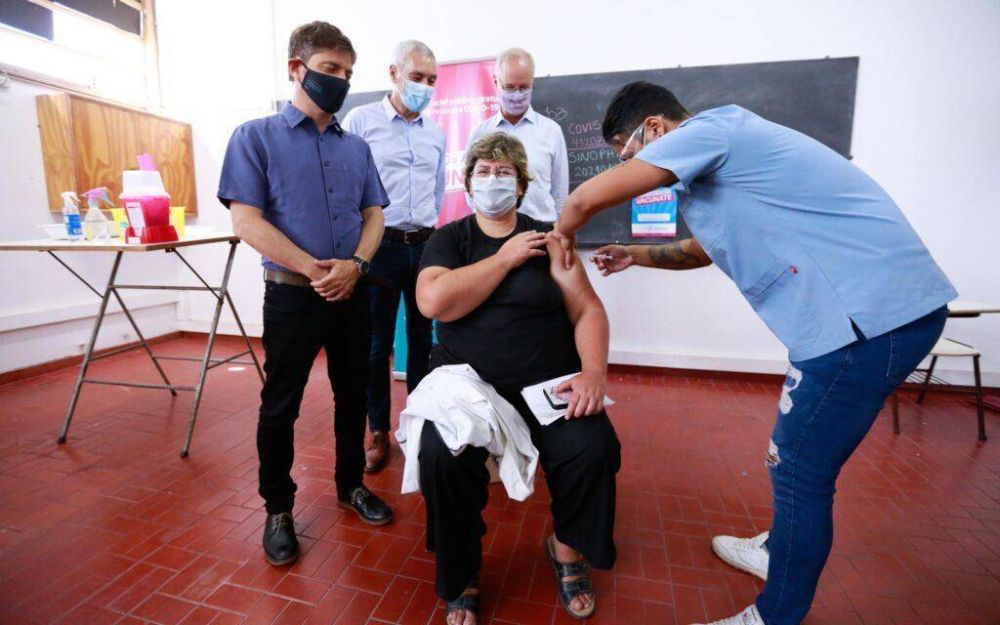 Kicillof visit un operativo de vacunacin en Berisso