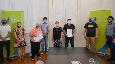 Juan Andreotti entreg� subsidios a bibliotecas, teatros y centros culturales de San Fernando