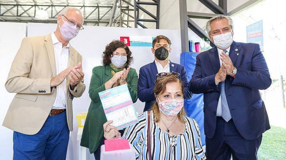El presidente Alberto Fernndez recorri un vacunatorio y una escuela rural en Avellaneda