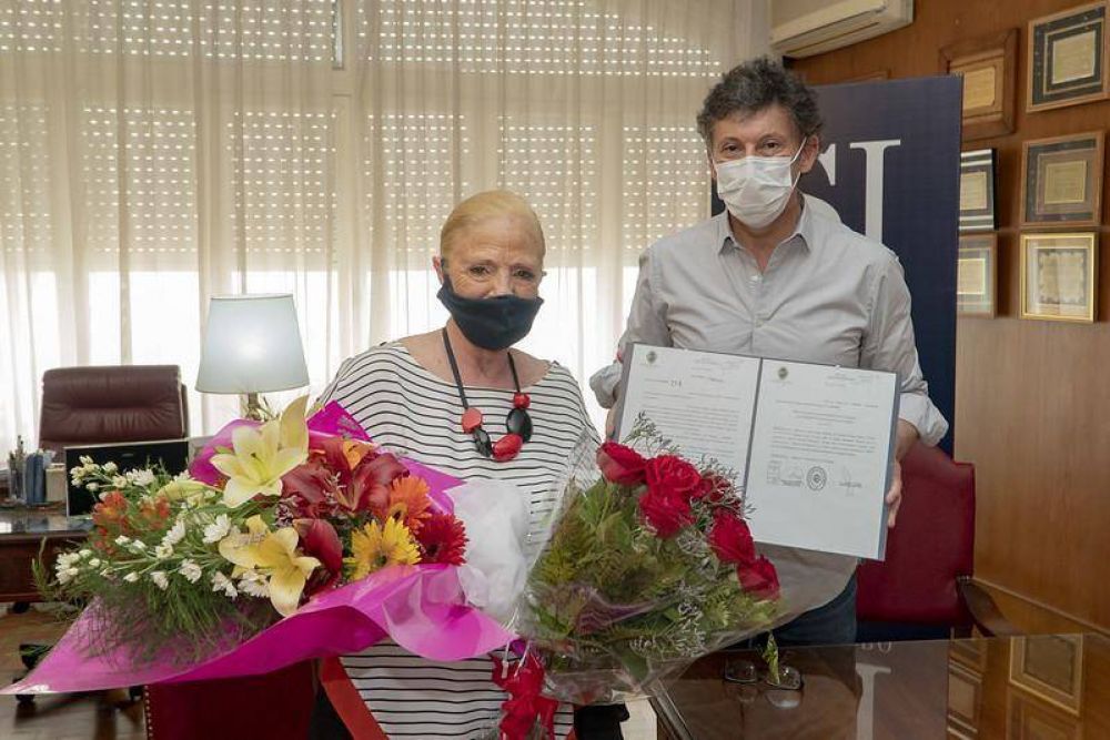 Posse distingui� a la m�dica cirujana Guidi Rojo como mujer destacada de San Isidro