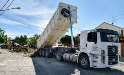 Encuentran basura de gran tama�o en renovaci�n de colector cloacal