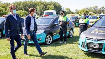 Diego Santilli levant� el perfil en la provincia de Buenos Aires: entreg� patrulleros a intendentes de Juntos por el Cambio