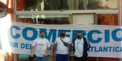 Por deuda salarial, el SECZA tom� en simult�neo los diferentes locales de Postres Balcarce