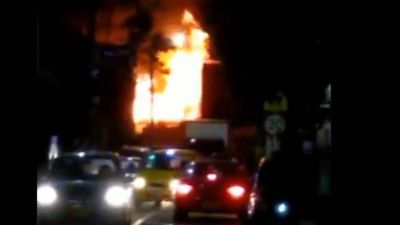 Bomberos controlan incendio en bodega de reciclaje en el occidente de Bogot�