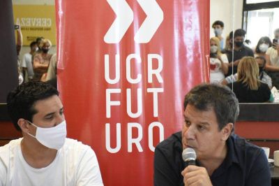 En la recta final de la interna radical, Abad y los Manes no dejan de recorrer la Provincia