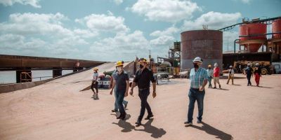 Abella visit� Naviera Lojda y destac� el compromiso de la empresa con la comunidad