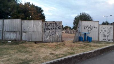 Protesta y detenciones en una plaza de Lomas de Zamora: conflicto entre el Municipio y los vecinos