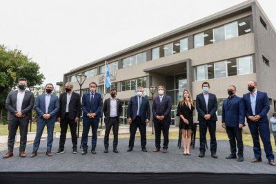 Alberto enfr�a acuerdo con FMI y deriva fondos para obra p�blica