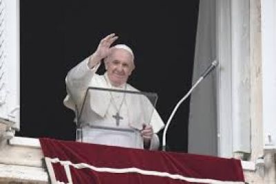 Papa pide impulso pastoral para poner a la familia al centro de la Iglesia y la sociedad