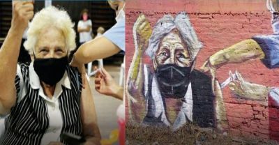 En Almirante Brown le hicieron un mural a una vecina que se vacun� contra el Covid y hasta Kicillof lo celebr�