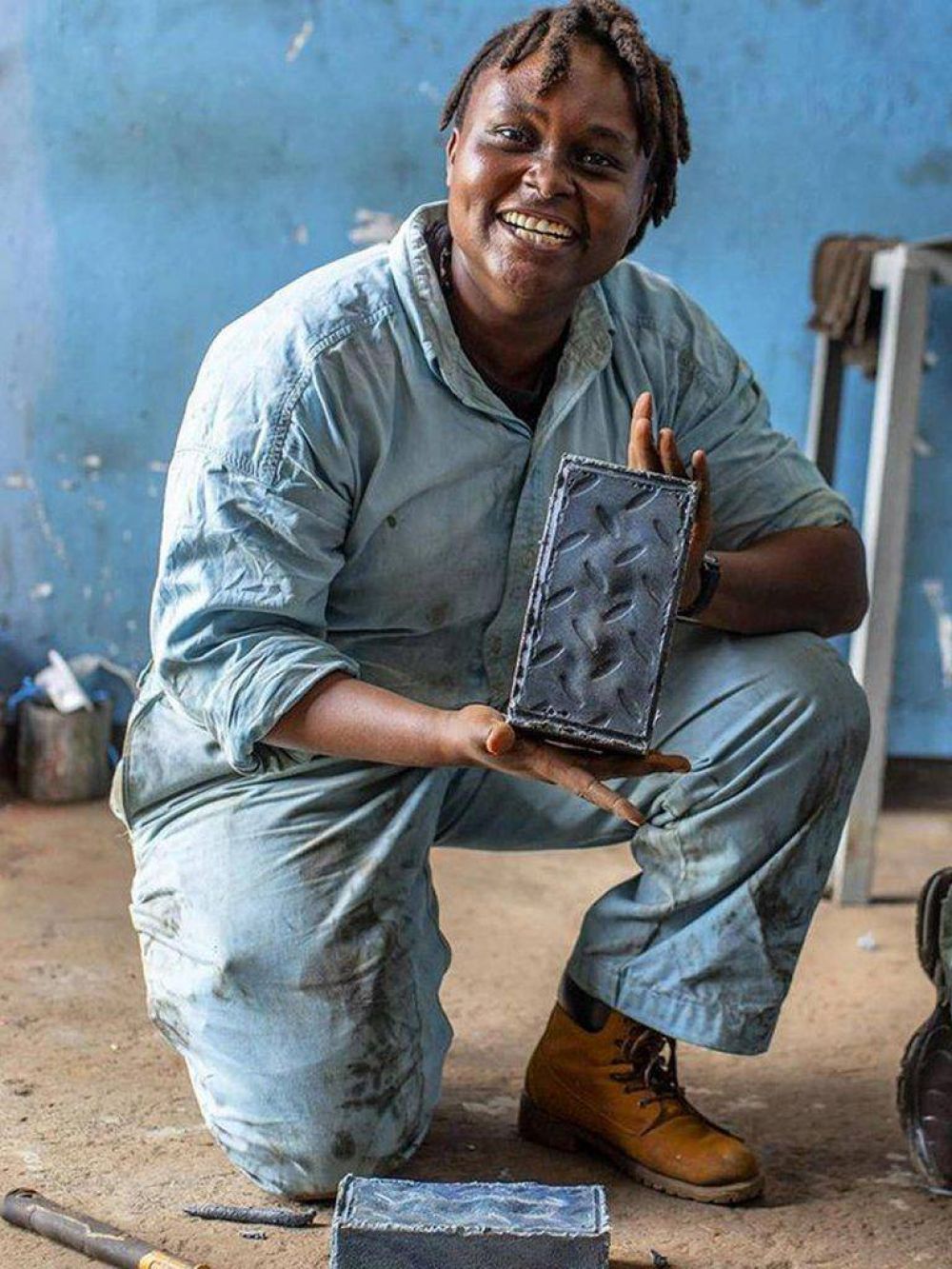 La ingeniera keniata que fabrica ladrillos de plstico reciclado ms baratos y ms resistentes