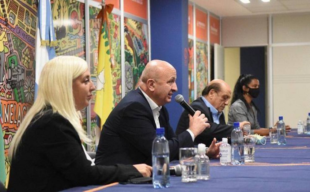 Russo, junto a Mussi y mujeres de Berazategui, en el marco de la Ley Micaela