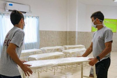 En Lan�s, el Municipio renov� 127 aulas de escuelas y jardines con nuevo mobiliario