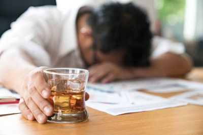 C�mo es Alcarelle, la bebida que promete remplazar al alcohol con una borrachera sana y sin resaca