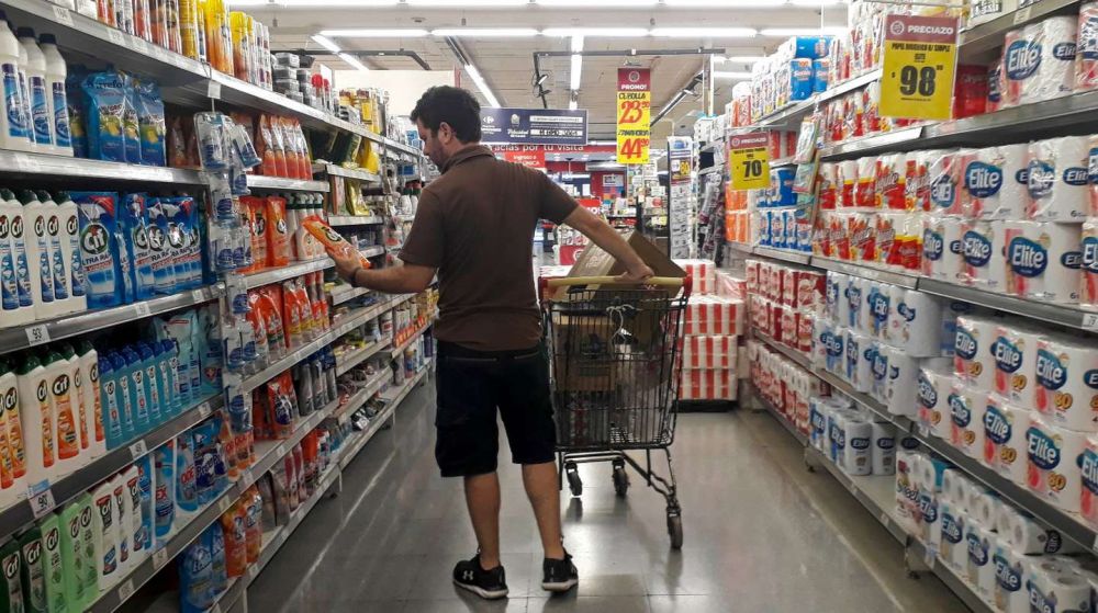 La concentracin de marcas en supermercados impulsa la inflacin: cmo funciona la Ley de Gndolas