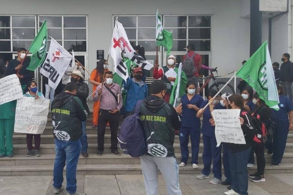 Contratados del Hospital Materno anunciaron un paro para el viernes