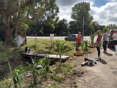 Mientras espera respuestas, un grupo de vecinos erradic� un basural en La Hermosura