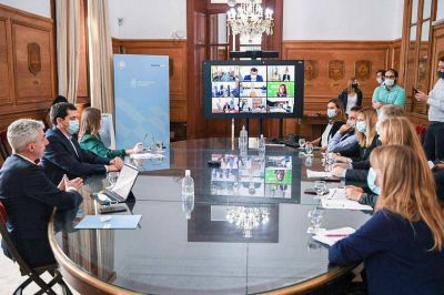 Controles y menos viajes para espantar al coronavirus 