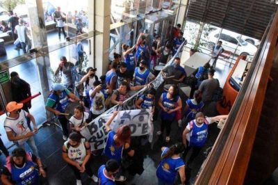 La CTA Aut�noma tom� distancia de los militantes de una organizaci�n social que atacaron el Diario R�o Negro y agredieron a periodistas