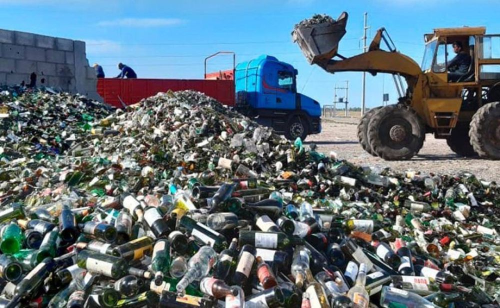 Sali un cargamento de ms de 30.000 kilos de vidrio de la planta de reciclado de GIRSU de Viedma