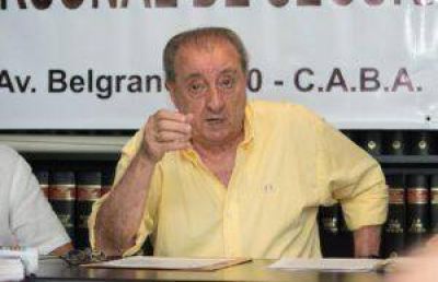 Trabajadores de la seguridad privada reclaman ser vacunados contra el COVID-19