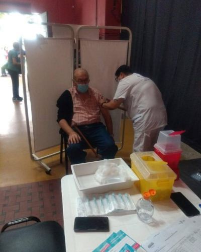 Se vacun� su pap�: Bianco calific� de 