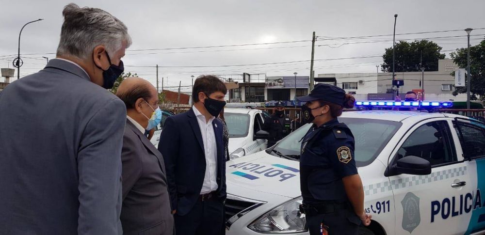  El Gobernador Kicillof junto a Mussi entreg patrulleros y recorri vacunatorio en Berazategui