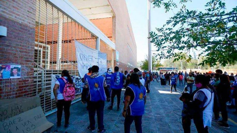 Tras la denuncia de abuso en su contra y el ataque de su organizaci�n al Diario R�o Negro, separan a Miguel Baez de la conducci�n de la CTA