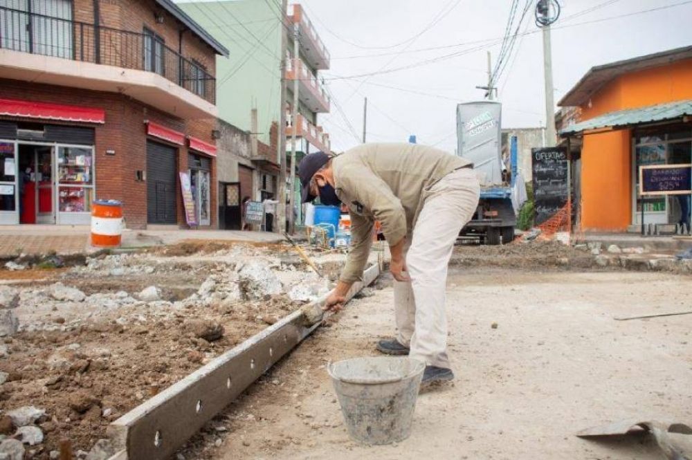 El Municipio avanza con obras de pavimento en el barrio Iapi