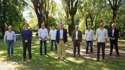 Mauricio Macri con los intendentes bonaerenses: falta de vacunas, las PASO y un mensaje oculto