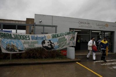 Despu�s de Walmart, el sindicato de Moyano avanza sobre otras empresas