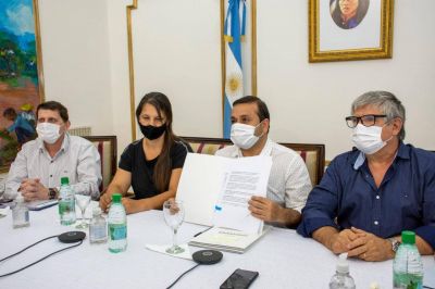Herrera Ahuad firm� convenios con ENOHSA por obras de agua para comunidades Guaran�es