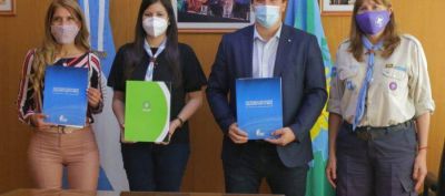 Chornobroff y Sierra firmaron un acuerdo con Scouts de Argentina