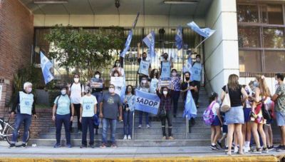 El sindicato de docentes privados denunci� a colegio porte�o por irregularidades y persecuci�n sindical