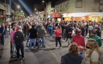 Protesta por seguridad en Haedo: Vecinos entregaron petitorio al Municipio y la oposici�n se colg� del reclamo