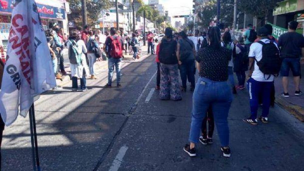 Tigre: docentes protestaron y denunciaron que las escuelas de Zona Norte siguen cayndose a pedazos