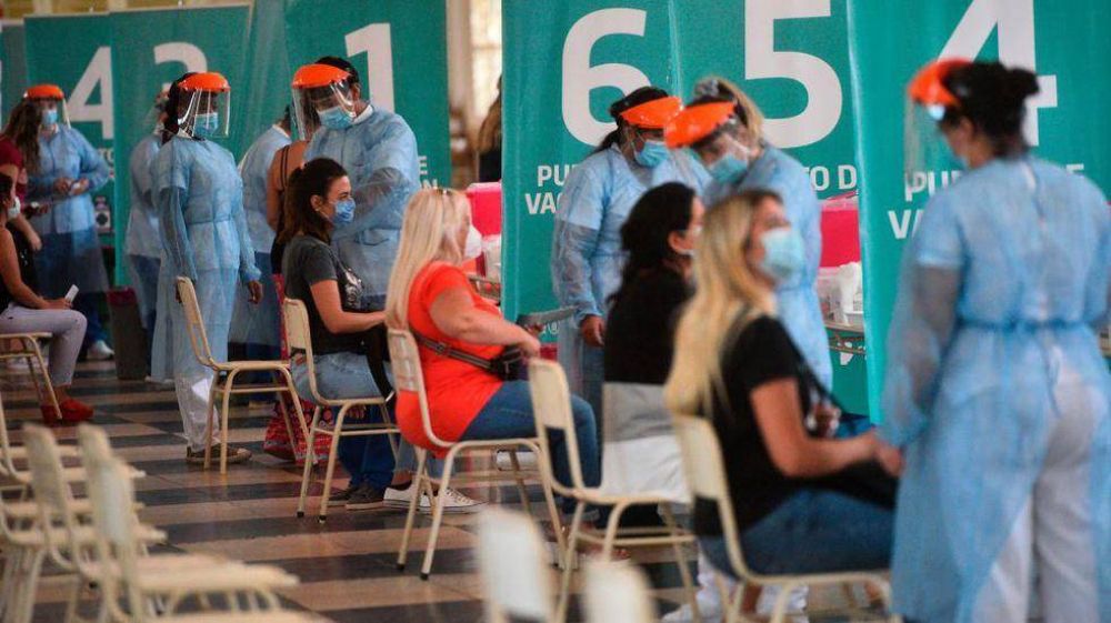 Vacunaci�n en C�rdoba: comienza la inmunizaci�n a docentes y mayores de 60