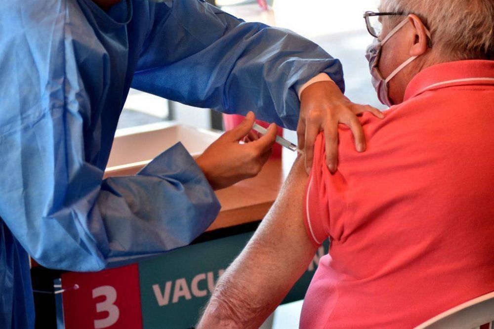 Se vacun al 100% del personal de salud y al 20% de mayores de 60 aos inscriptos